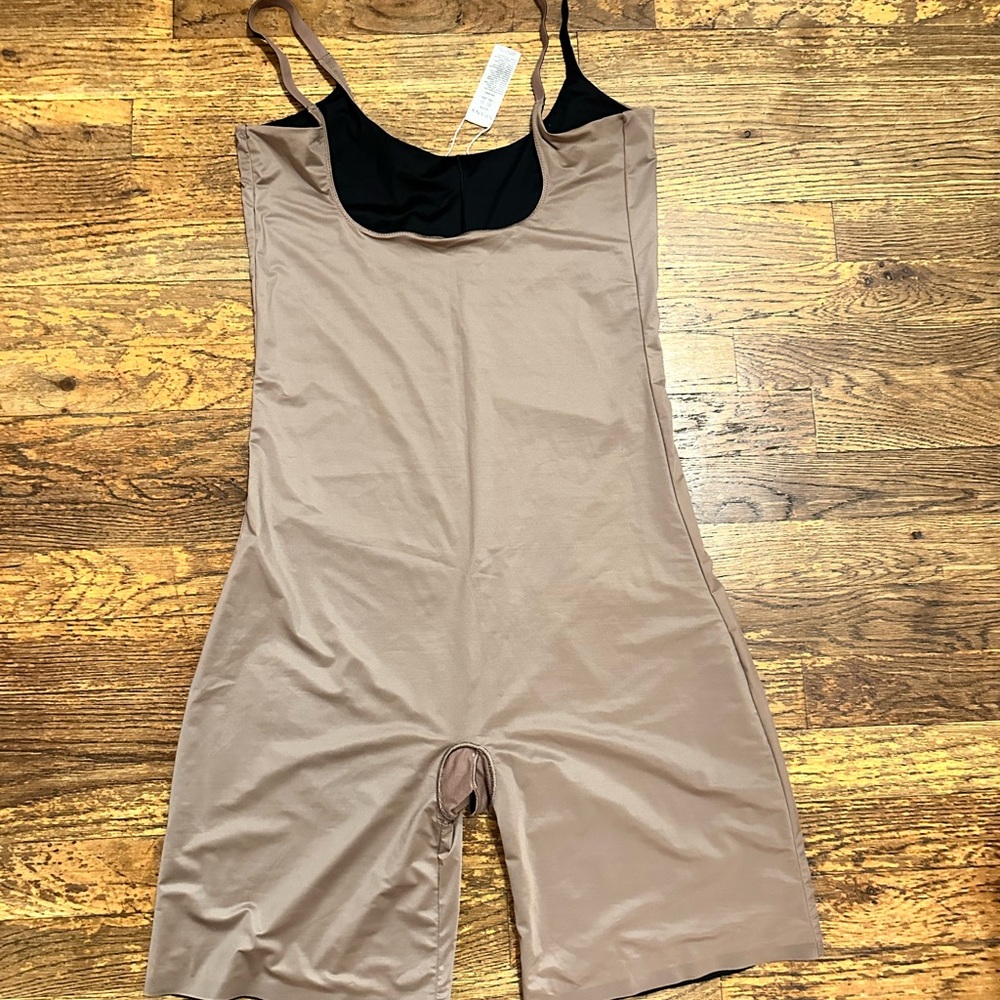 SPANX Double Sided Tan & Black Shapewear Bodysuit with Seamless Design - Size XL